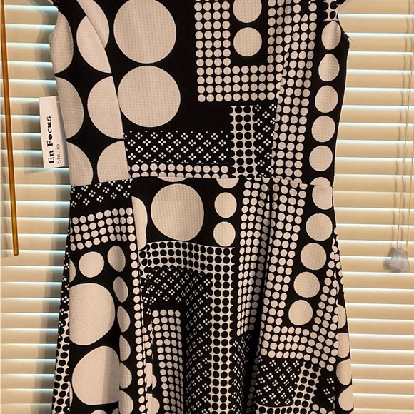 Enfocus Studio Dress Black White Size 4 Fit and Flare Cap Sleeves Circle… - Picture 4 of 10